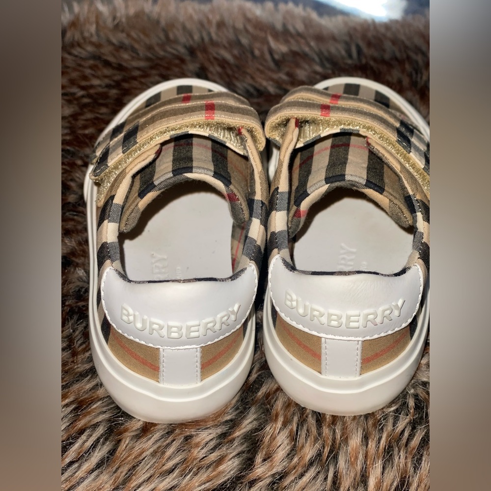 Burberry Toddler Sneaker size 7k